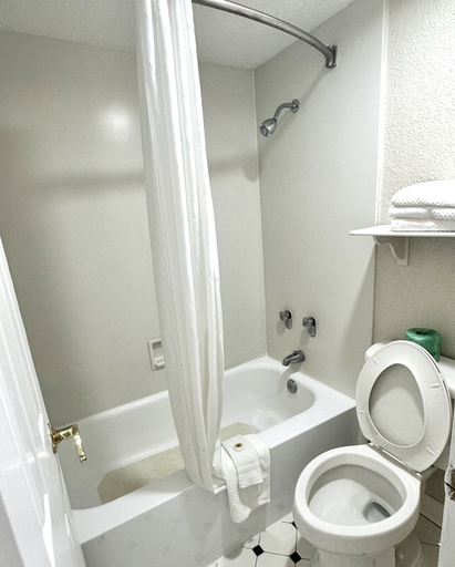 Bathroom 3, Baymont by Wyndham Nacogdoches Near University, Nacogdoches