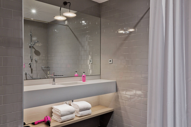 Bathroom 5, Moxy Tbilisi, Tbilisi