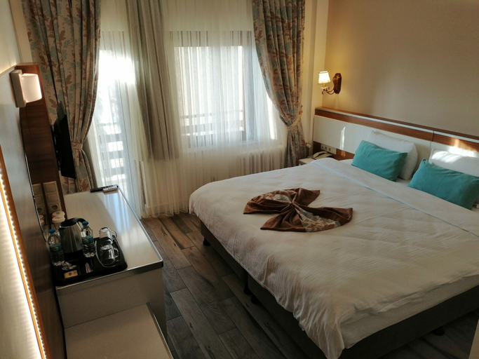 Bedroom 3, Iris Hotel & Spa, Merkez
