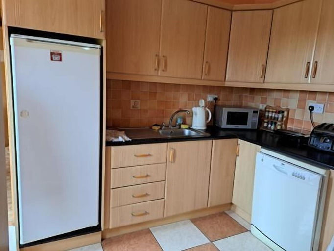 Others 5, Spacious 6-bed House 10 Minutes From Knock Airport
