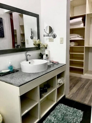 Bathroom 4, Kehalani Beach Resort by Cocotel, Perez