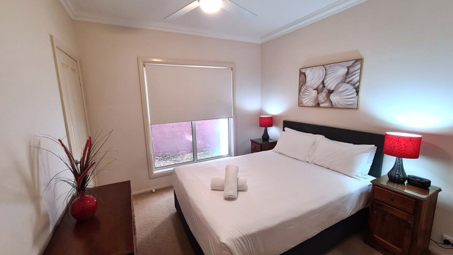 Bedroom 3, Raffertys Resort, Lake Macquarie - North
