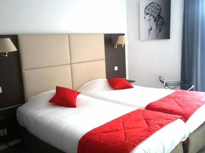 Bedroom 3, Hôtel D'Orsay, Essonne