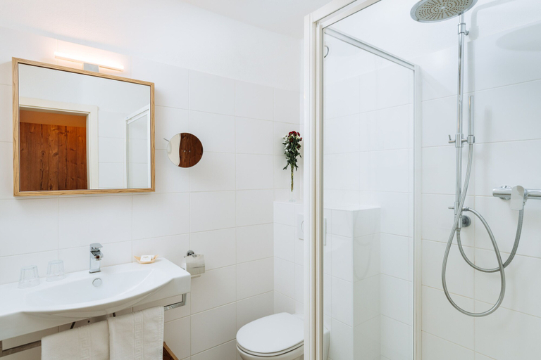 Bathroom 3, Hotel Kögele, Innsbruck Land