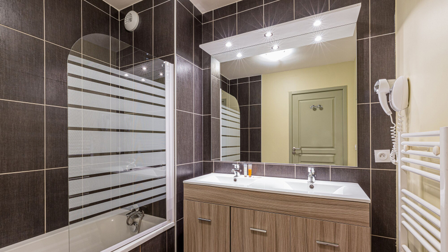 Bathroom, Résidence les Epinettes, Isère