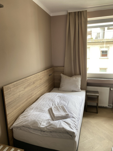 Bedroom 3, Hotel Petite Königsallee, Düsseldorf