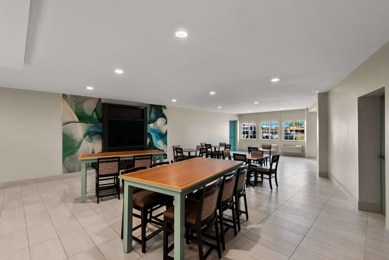 Food & Drinks 5, Wyndham Garden Ankeny/Des Moines, Polk