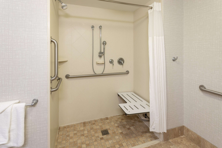Bathroom 4, Hampton Inn Minneapolis/Shakopee, Scott