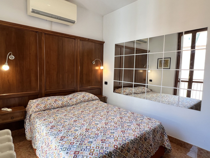 Bedroom 4, Provenzano Studios, Siena