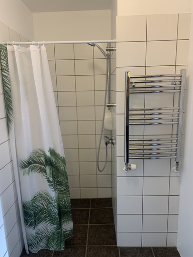 Bathroom 3, Studio 22, Fjarðabyggð