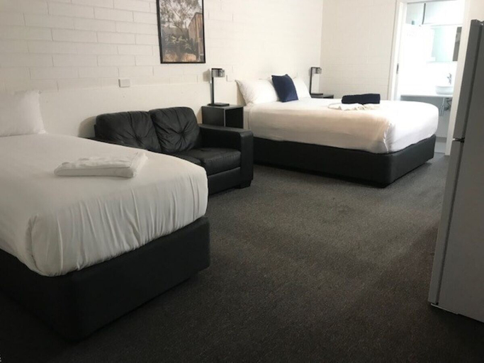 Bedroom 2, Vineland Motel, Mildura - Pt A