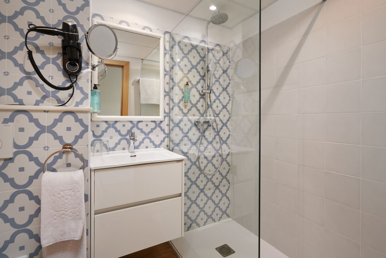 Bathroom 5, Hotel Apartamentos Cala Santanyi, Baleares