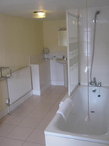 Bathroom 3, Rose & Crown Hotel, Suffolk