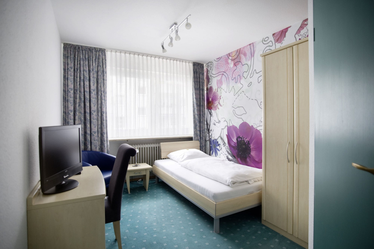 Bedroom 2, Hotel St. Peter, Nürnberg