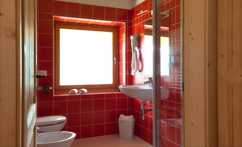 Bathroom 4, Coronata Haus, Trento