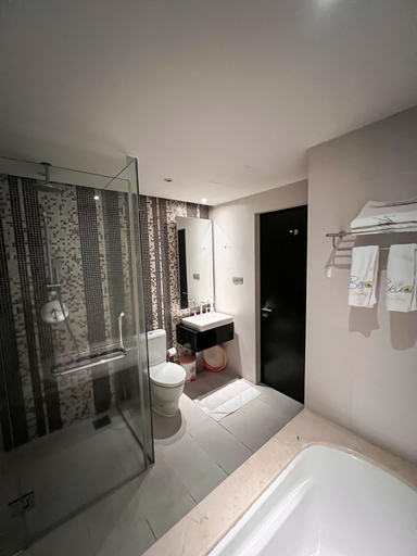 Bathroom 5, The Sea Luxury Nha Trang Apartment, Nha Trang