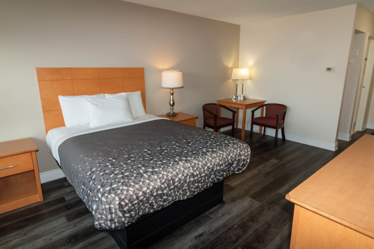 Others 5, Borden Inn & Suites, Simcoe