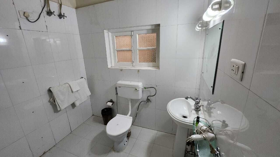 Bathroom 3, Ivanhoe Hotel A Heritage Property, Darjiling