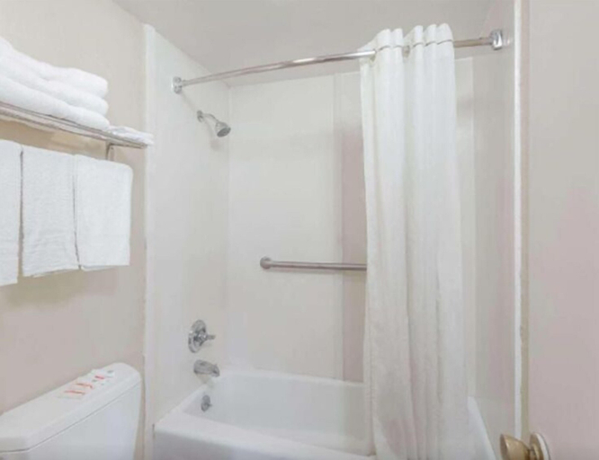 Bathroom, Tri City Inn, San Bernardino
