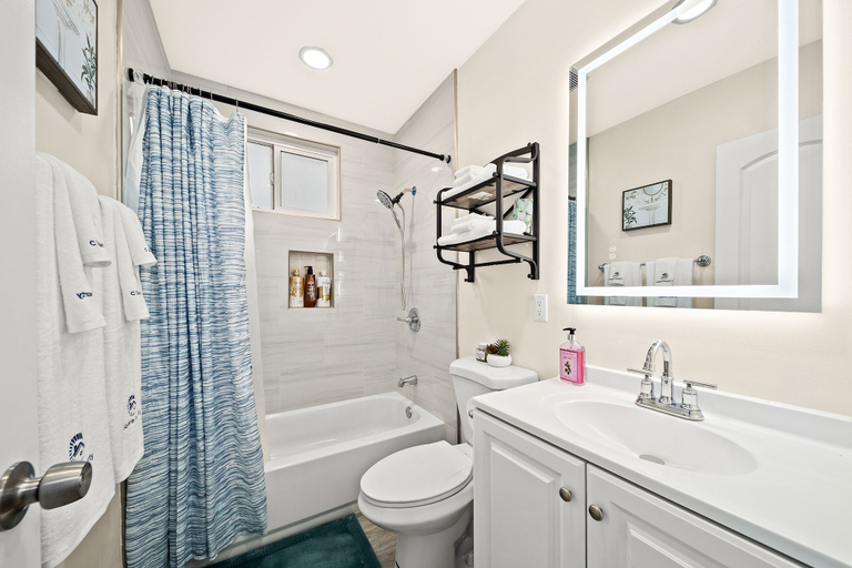 Bathroom 4, Cozy n Serene 12mins to Downtown LA, Los Angeles