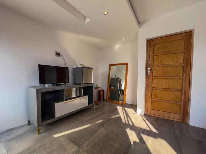 Others 5, Flagridge County Lodge, O.R.Tambo