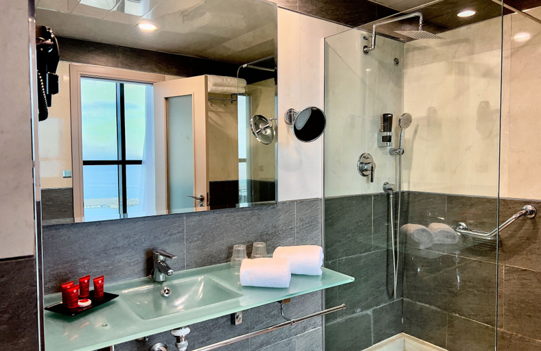 Bathroom 5, Leonardo Hotel Fuengirola Costa del Sol, Málaga