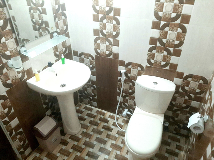 Bathroom 4, Palitha Home Stay, Dambulla