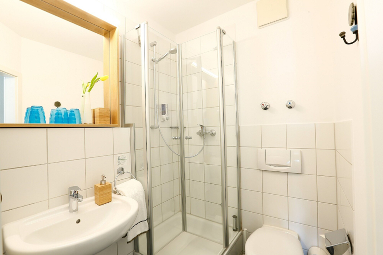 Bathroom 5, Hotel Am Peterstor, Regensburg