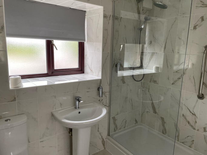 Bathroom 4, Mountain Park Hotel, Flintshire