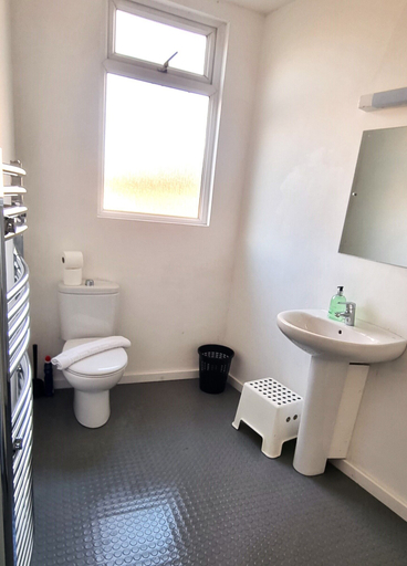 Bathroom 3, Heritage House Old Town, Swindon