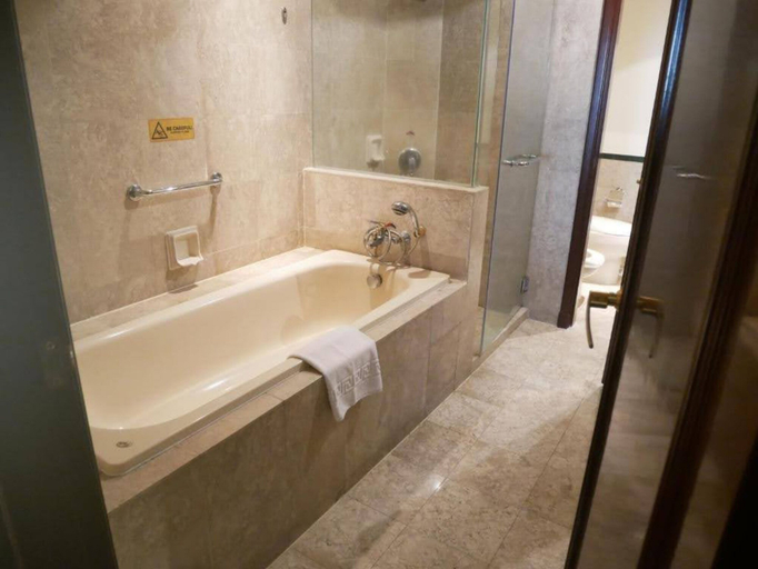 Bathroom 5, BERJAYA TIMES SQUARE SERVICE RESIDENCES, Kuala Lumpur