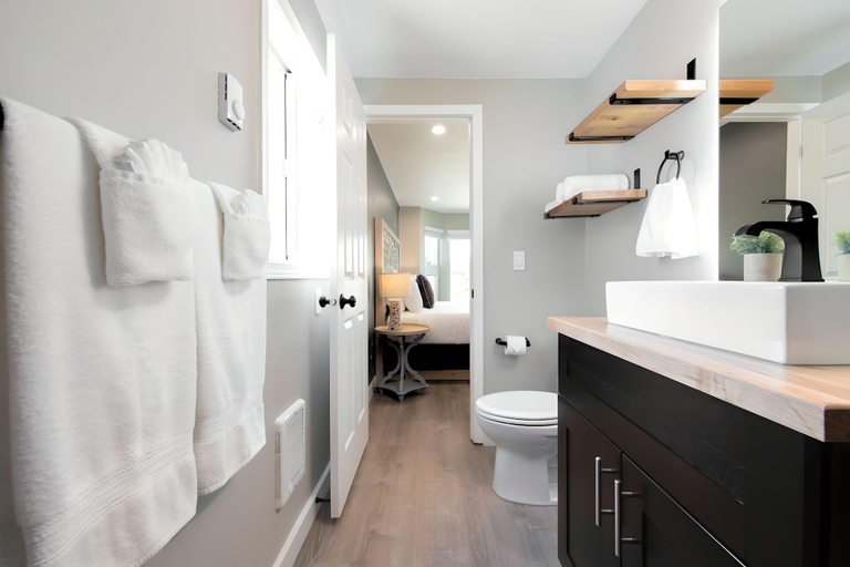 Bathroom 4, High Point Guesthouse, Seattle