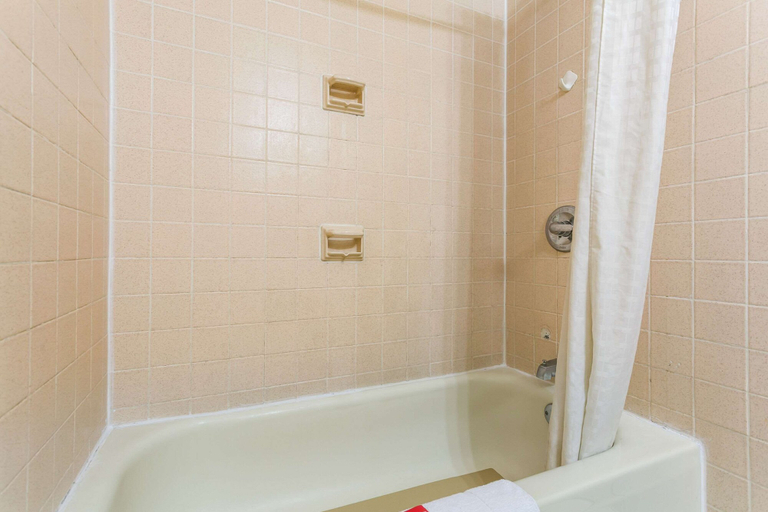 Bathroom 5, Inn at York, York