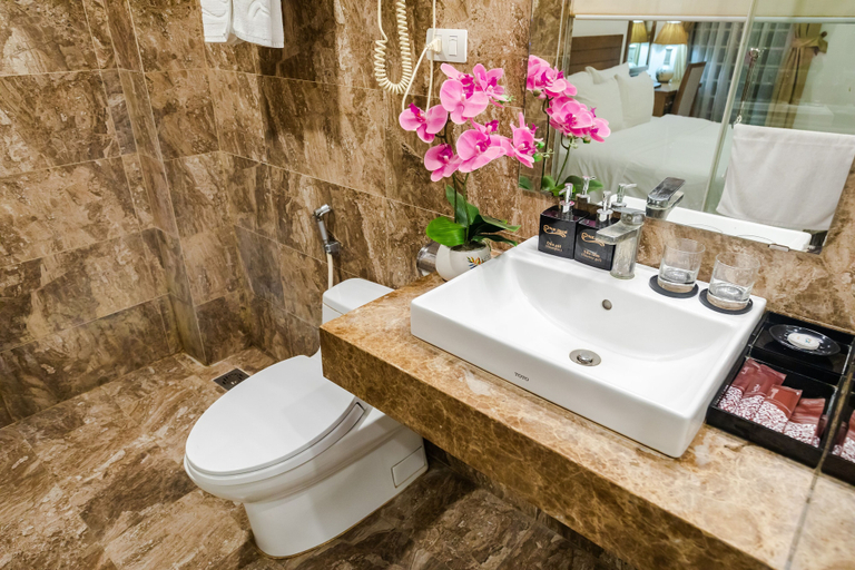 Bathroom 3, One Hotel, Cầu Giấy