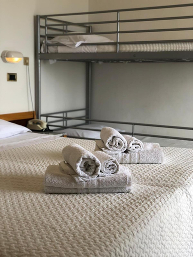 Bedroom 4, Hotel Artide, Rimini