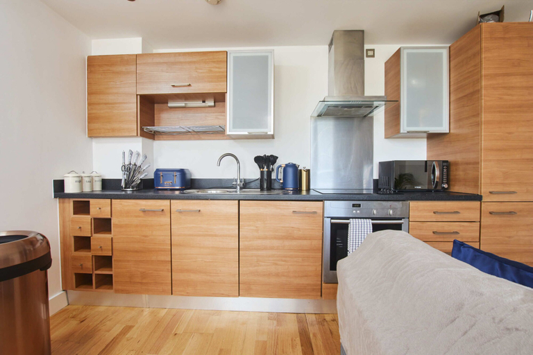 Others 5, King Deluxe City Apt Large Balcony& Free Parking!, Leeds