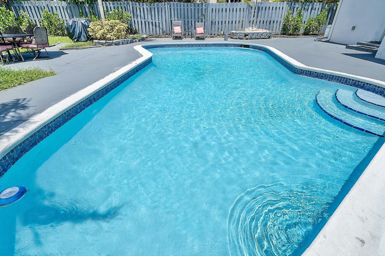 Room 5, The Perfect Get Away - Walk to Wilton Drive, Broward