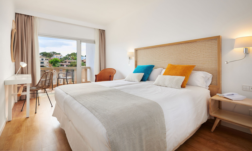 Bedroom 3, Hotel Apartamentos Cala Santanyi, Baleares