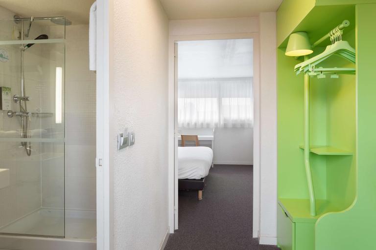 Bathroom 4, Hotel Campanile Creteil - Bonneuil Sur Marne, Val-de-Marne