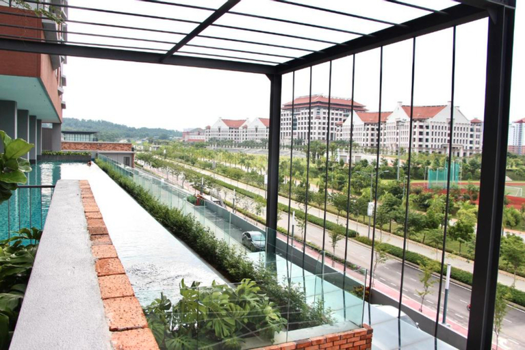 Exterior & Views 10