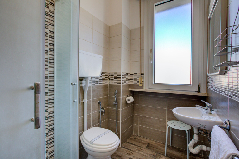 Bathroom 5, Family Resort Barone, Rimini