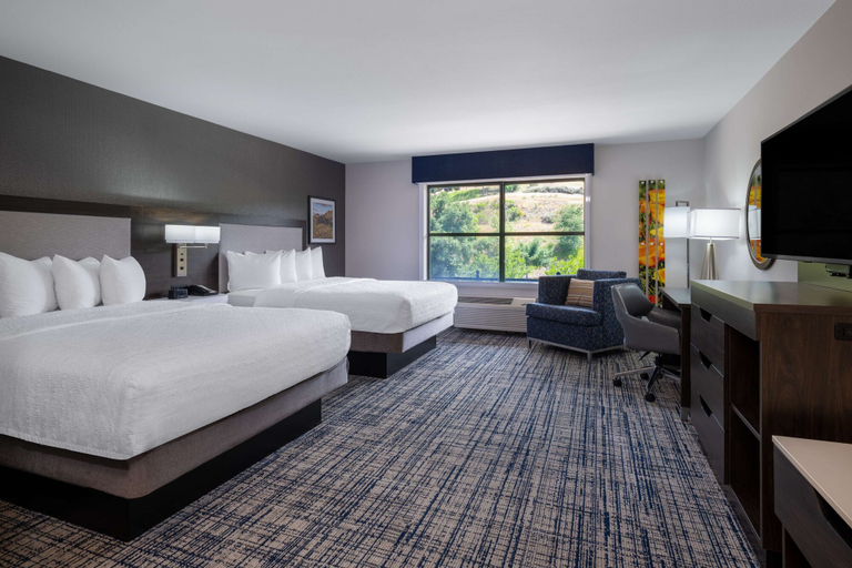 Bedroom 3, Hampton Inn & Suites Agoura Hills, Los Angeles