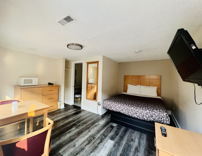 Bedroom 3, Borden Inn & Suites, Simcoe