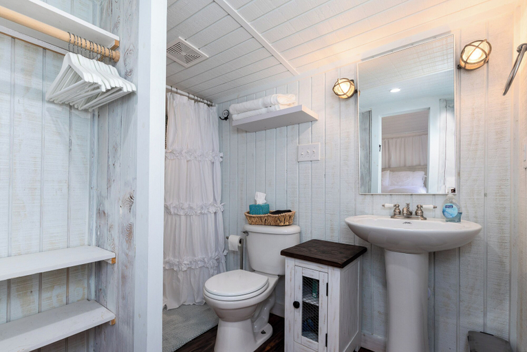 Bathroom 3, Sunkissed Cottage, Nueces