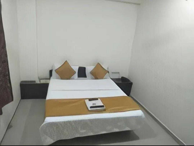 Bedroom 2, Hotel Silver Inn - Naroda, Ahmadabad