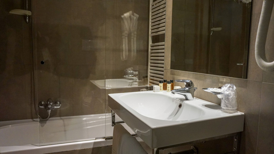 Bathroom 5, Hotel Mavino, Brescia