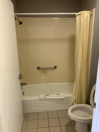 Bathroom 4, Bayfront Inn, Harrison