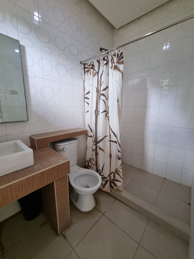 Bathroom 4, Libertyland Waterpark Resort, Mabalacat