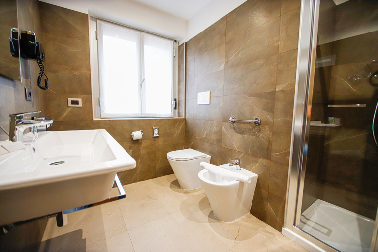 Bathroom 4, Hotel Diplomatic, Torino