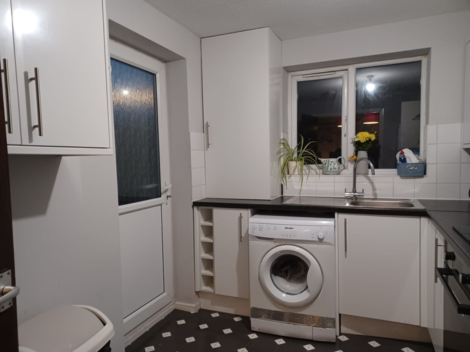 Bathroom 4, Huku Kwetu - Fieldfare Green, Luton